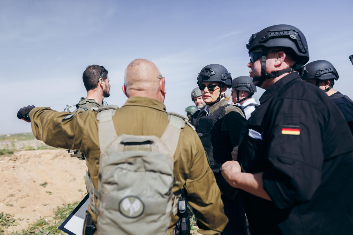 Klöckner, Julia Bundestagspräsidentin Julia Klöckner (m), CDU/CSU, MdB, macht sich ein Bild vor Ort im Gazastreifen.