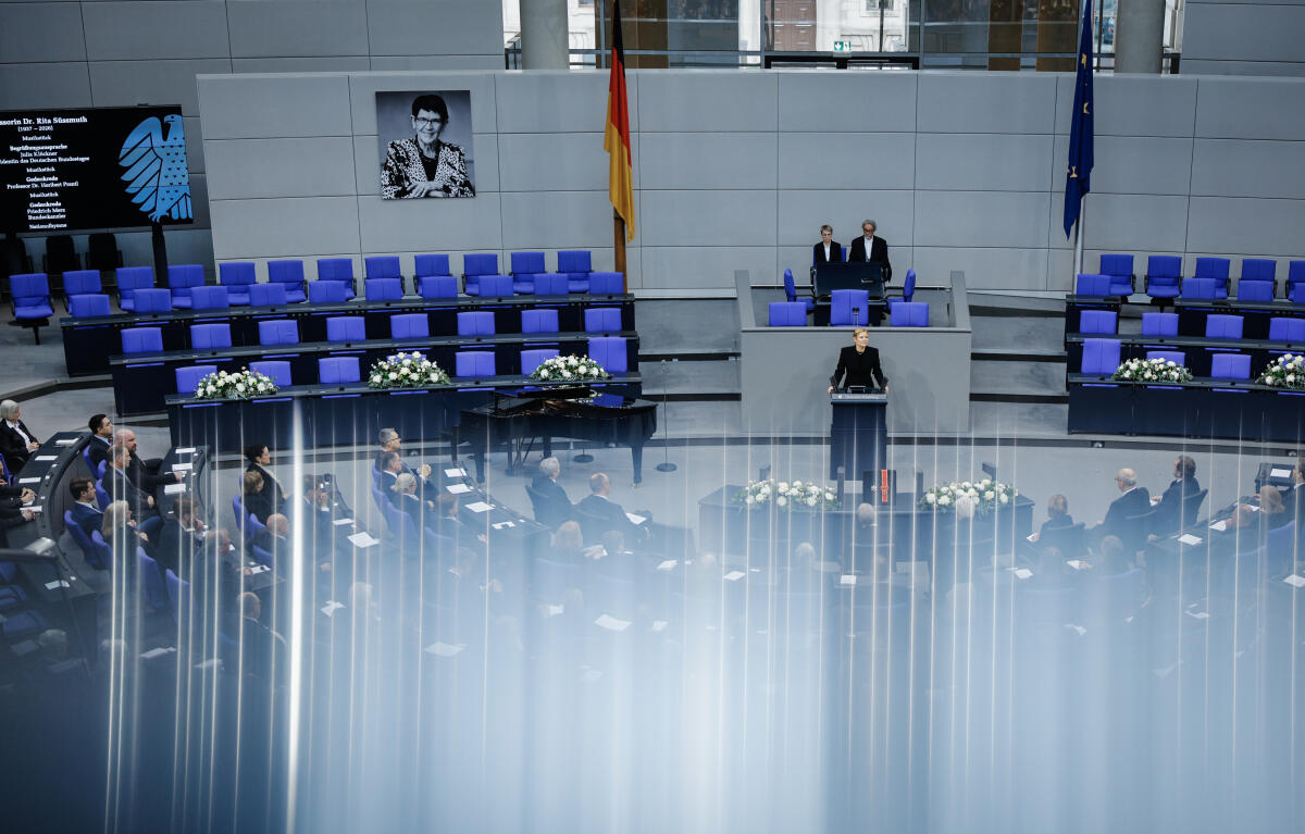  Trauerfeierlichkeiten zu Ehren von Professorin Dr. Rita Süssmuth, Präsidentin des Deutschen Bundestages a. D. - Trauerstaatsakt: Blick in den Plenarsaal während der Begrüßungsansprache von Bundestagspräsidentin Julia Klöckner, CDU/CSU, MdB.
