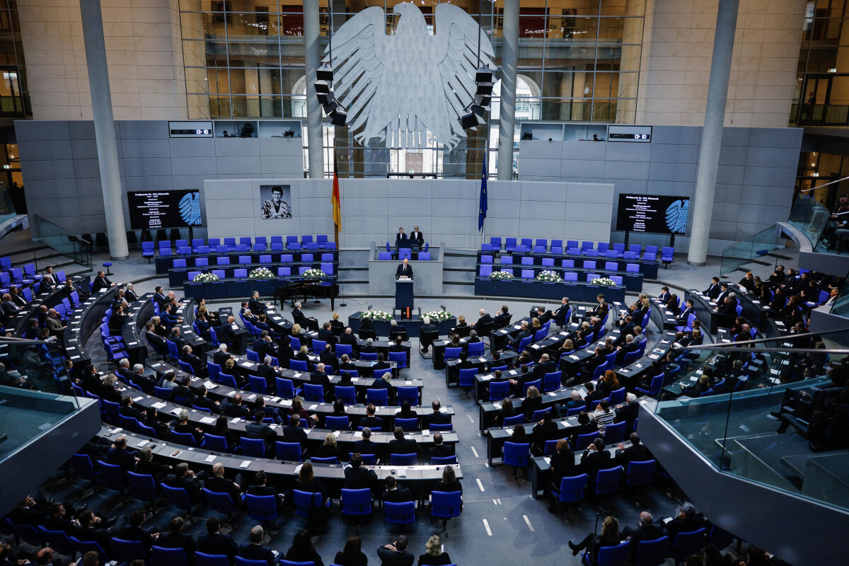  Trauerfeierlichkeiten zu Ehren von Professorin Dr. Rita Süssmuth, Präsidentin des Deutschen Bundestages a. D. - Trauerstaatsakt: Blick in den Plenarsaal während der Gedenkrede von Bundeskanzler Friedrich Merz, CDU/CSU, MdB.