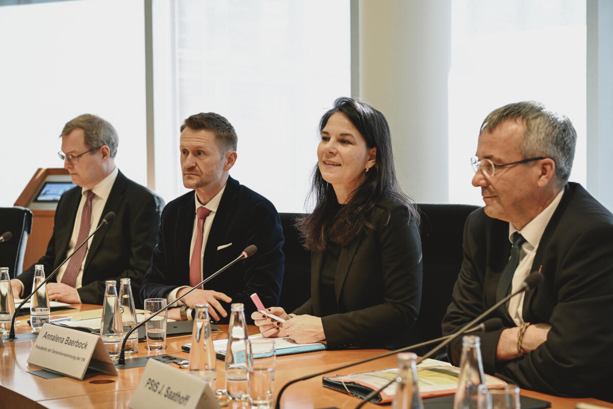 Saathoff, Johann; Baerbock, Annalena; Stefinger, Wolfgang Die Präsidentin der Generalversammlung der UN, Frau Annalena Baerbock zu Gast Gespräch im Ausschuss für wirtschaftliche Zusammenarbeit.
