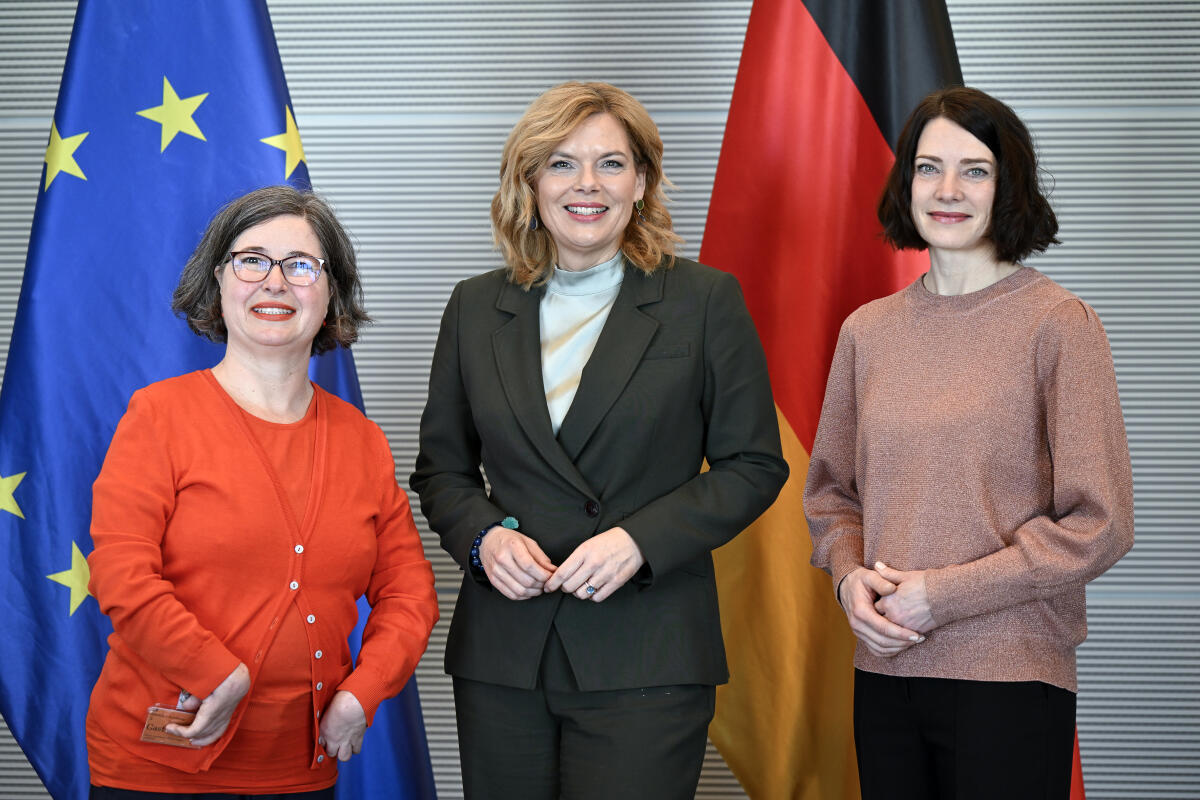 Klöckner, Julia Bundestagspräsidentin Julia Klöckner (CDU)  im Gespräch mit Prof. Dr. Julia Gebrande, Vorsitzende der Unabhängigen Kommission des Bundes zur Aufarbeitung sexuellen Kindesmissbrauchs und Kirsti Krigel, Referentin der Aufarbeitungskommission