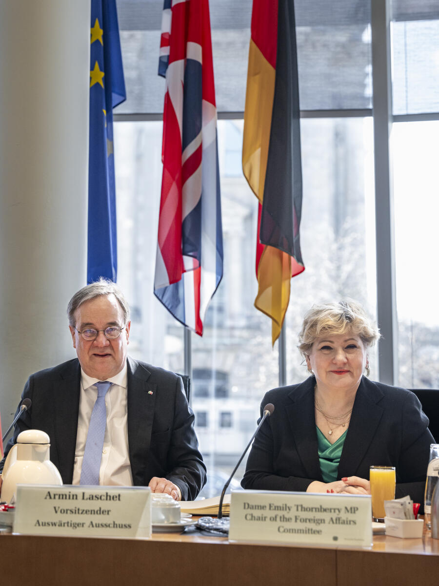 Laschet, Armin; Thornberry, Emily Treffen zwischen dem Auswärtigen Ausschuss des Bundestages und britischer Delegation (brit. Auswärtiger Ausschuss). Im Bild Ausschussvorsitzender Armin Laschet, CDU/CSU, MdB, und Dame Emily Thornberry.