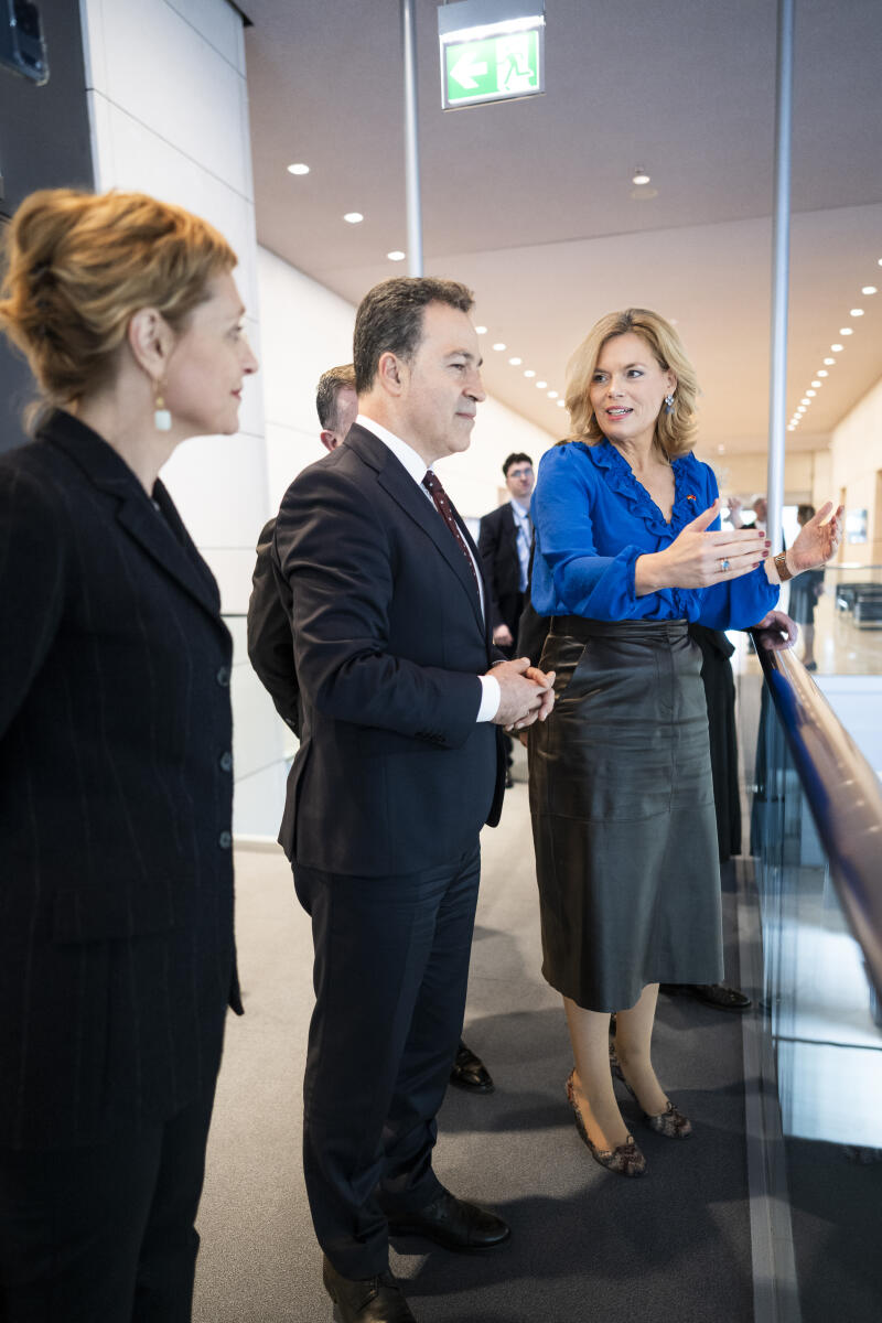 Klöckner, Julia Bundestagspräsidentin Julia Klöckner, CDU/CSU, MdB, empfängt den Parlamentspräsidenten der Republik Albanien, S. E. Herrn Niko Peleshi und Delegation zu einem Gespräch. Hier auf der Präsidialebene.