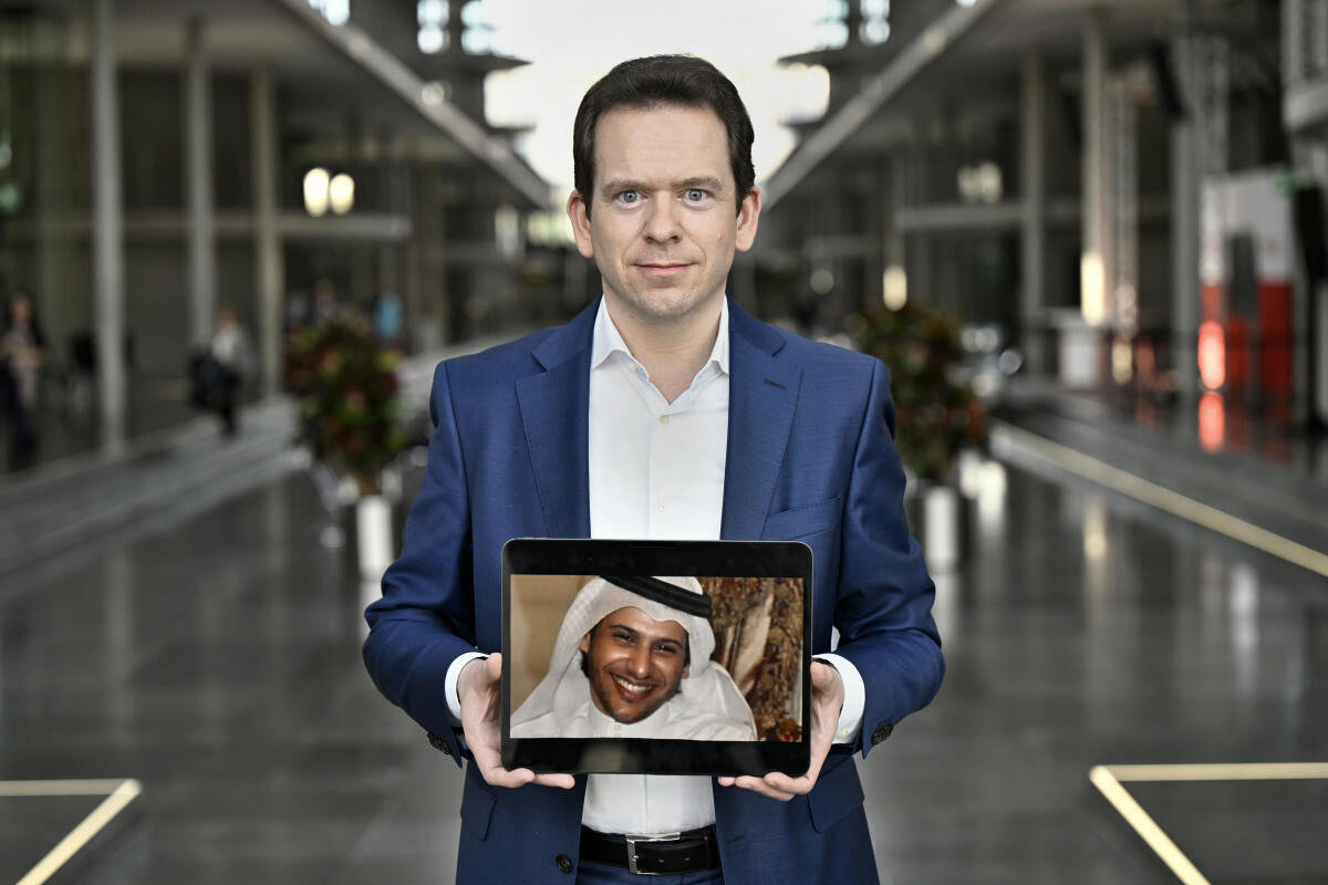 Plum, Martin Dr. Martin Plum, CDU/CSU, MdB fotografiert für die Reihe "Parlamentarier schützen Parlamentarier"