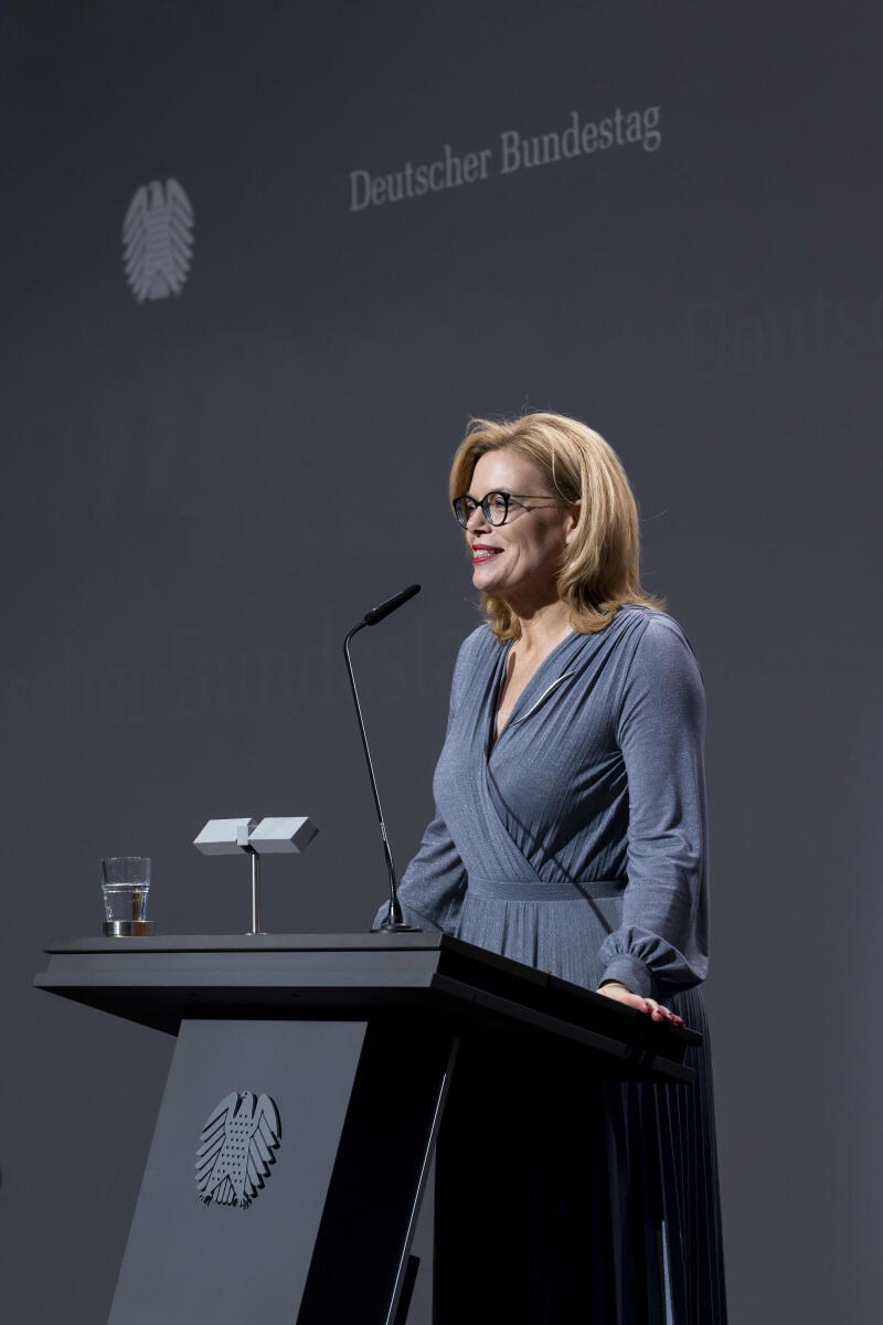 Klöckner, Julia Anlässlich des 150. Geburtstages von Konrad Adenauer zeigt der Deutsche Bundestag die Wanderausstellung „Demokratie, Freiheit, Europa. Konrad Adenauer“ der Stiftung Bundeskanzler-Adenauer-Haus. Hier Bundestagspräsidentin Julia Klöckner (im Bild), CDU/CSU, MdB, während ihrer Eröffnungsrede.