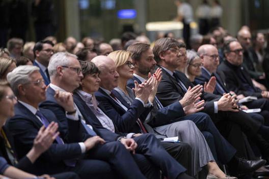 Röttgen, Norbert; Klöckner, Julia; Göttke, Paul Paul-Löbe-Haus, Innenansicht