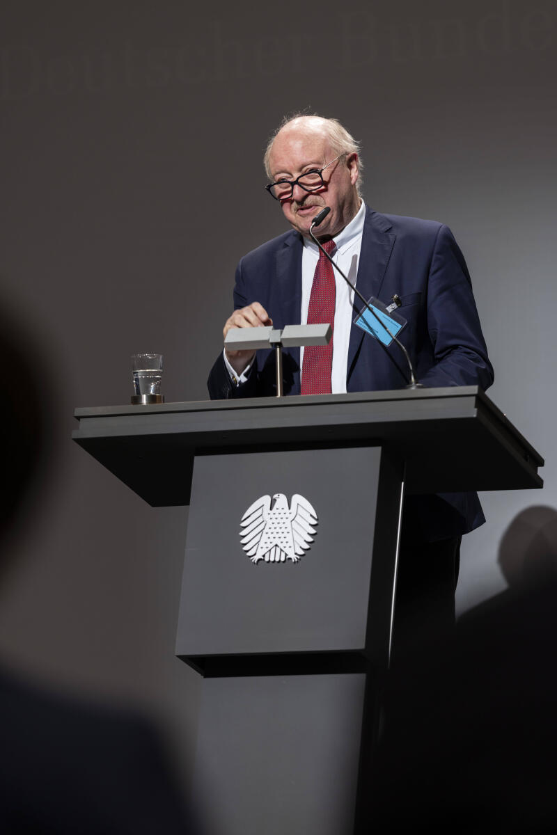  Anlässlich des 150. Geburtstages von Konrad Adenauer zeigt der Deutsche Bundestag die Wanderausstellung „Demokratie, Freiheit, Europa. Konrad Adenauer“ der Stiftung Bundeskanzler-Adenauer-Haus. Hier Konrad Adenauer (im Bild), Enkel des ersten Bundeskanzlers Konrad Adenauer, Mitglied im Vorstand der Stiftung Bundeskanzler-Adenauer-Haus, während seiner Schlussworte.