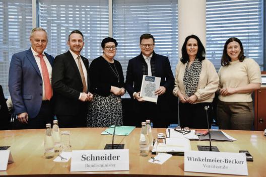 Winkelmeier-Becker, Elisabeth; Schneider, Carsten Paul-Löbe-Haus, Sitzungssaal