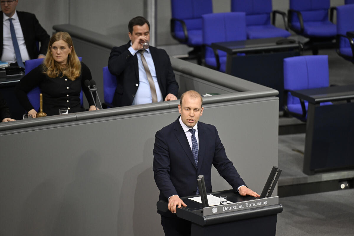 Preisendanz, David Dr. David Preisendanz, CDU/CSU, MdB zum TOP 3- Beratung des von der Bundesregierung eingebrachten Entwurfs eines Gesetzes zur Neuordnung aufsichtsrechtlicher Verfahren und zur Änderung weiterer Vorschriften im Bereich der rechtsberatenden Berufe