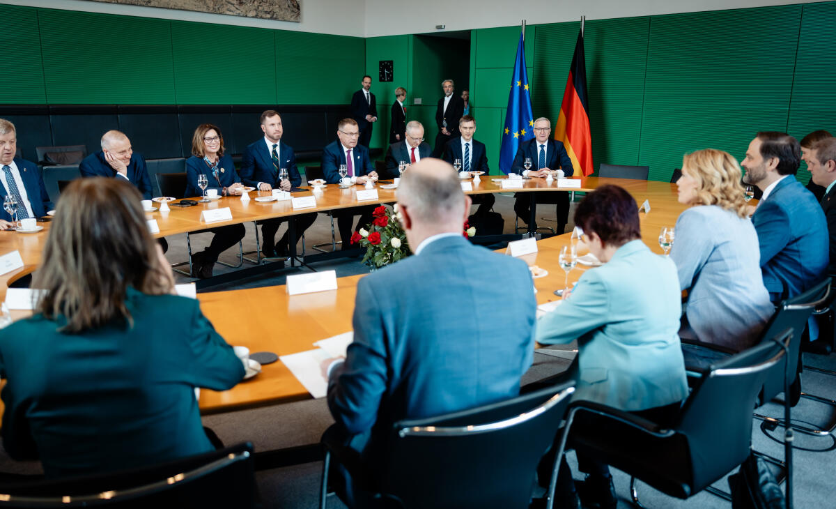  Bundestagspräsidentin Julia Klöckner, CDU/CSU, MdB, empfängt die Senatsmaschallin der Republik Polen Małgorzata Kidawa-Błońska (3vl) zum Gespräch. Blick in den Saal.