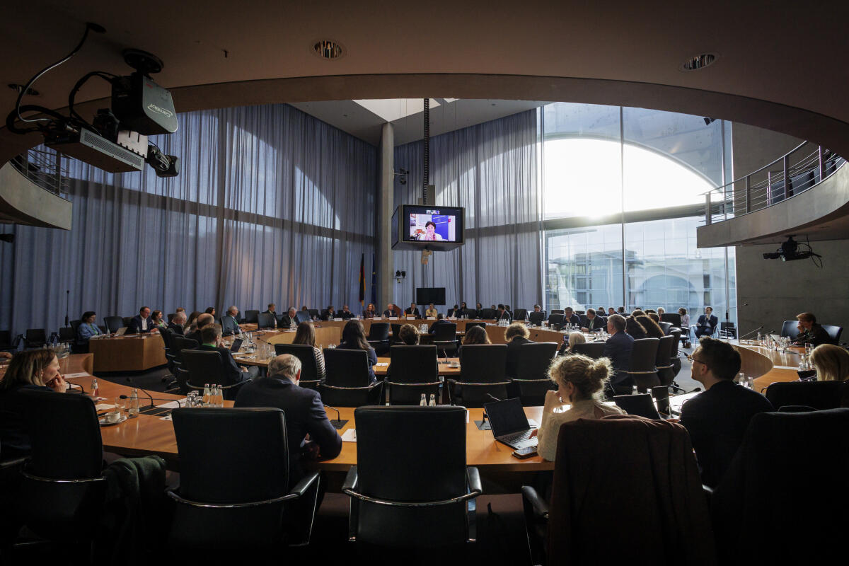  75 Jahre Europäische Menschenrechtskonvention (EMRK): ein europäischer Triumph in Gefahr - Blick in den Saal.