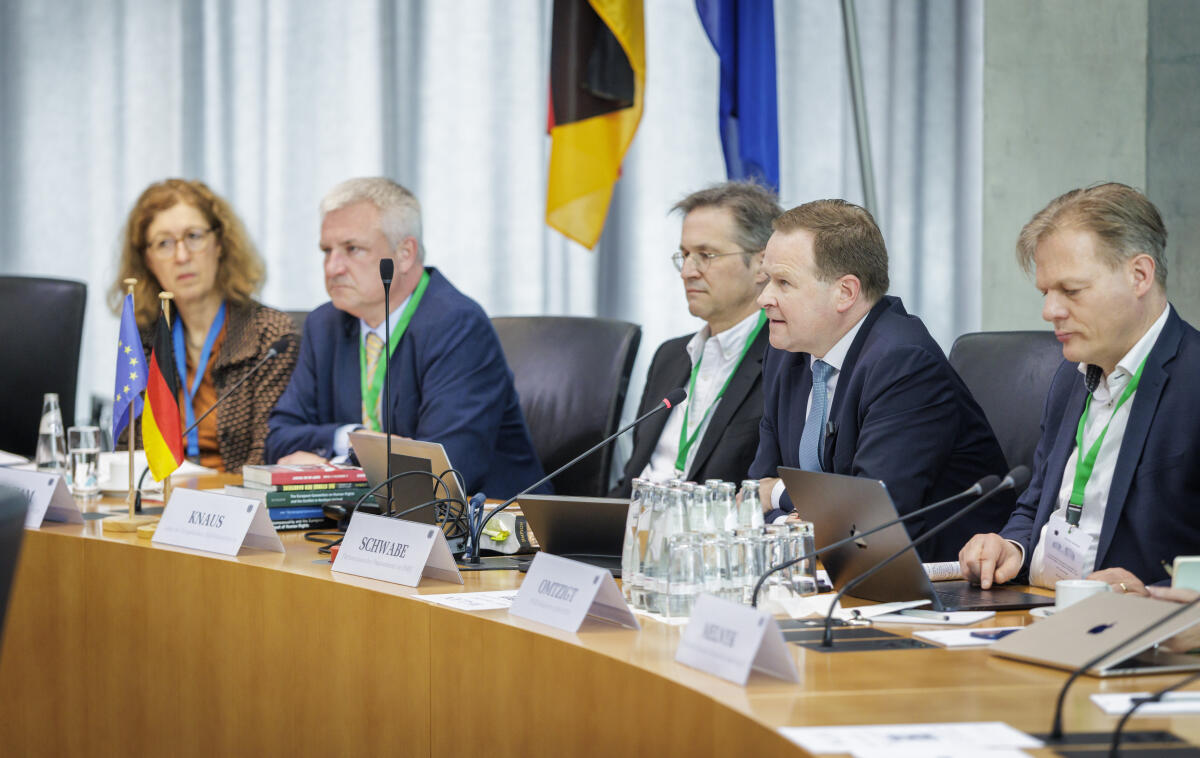 Abraham, Knut 75 Jahre Europäische Menschenrechtskonvention (EMRK): ein europäischer Triumph in Gefahr  - Hier (vlnr) Knut Abraham, CDU/CSU, MdB, Leiter der deutschen Delegation in der Parlamentarische Versammlung des Europarates (PVER), Gerald Kraus, Leiter der Europäische Stabilitätsinitiative, Frank Schwabe, SPD, MdB, und Pieter Omtzigt im Rahmen der Konferenz.