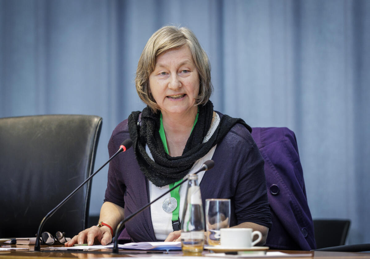 Kempf, Martina 75 Jahre Europäische Menschenrechtskonvention (EMRK): ein europäischer Triumph in Gefahr  - Hier Martina Kempf (im Bild), AfD, MdB, im Rahmen der Konferenz.