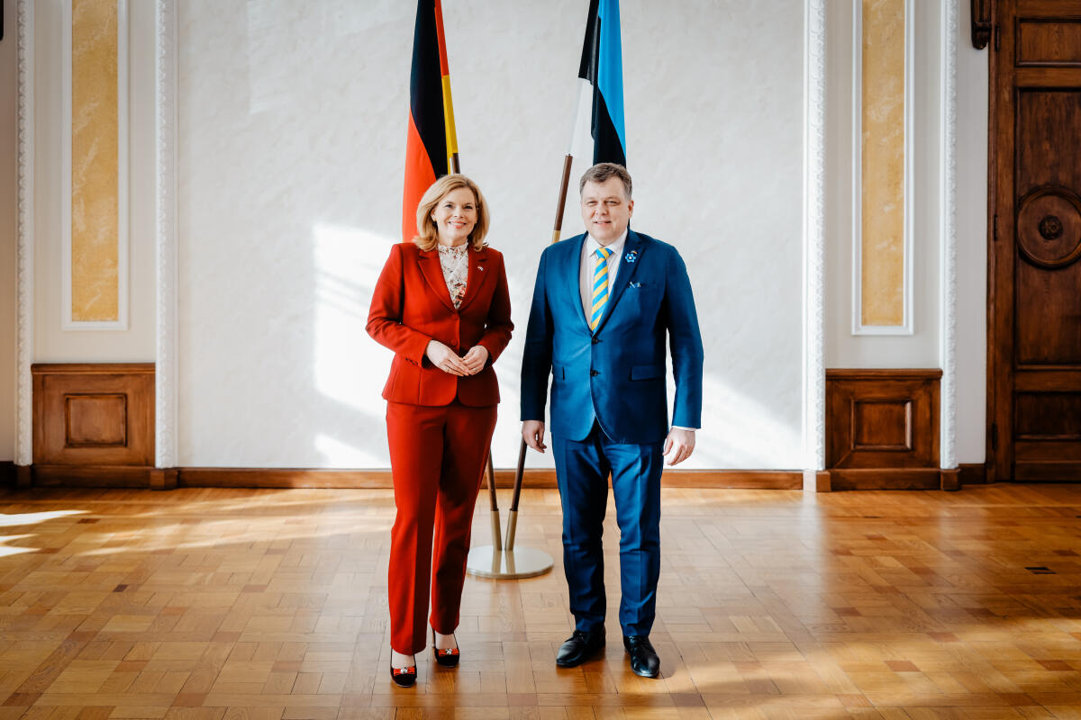 Klöckner, Julia Bundestagspräsidentin Julia Klöckner (l), CDU/CSU, MdB, reist nach Estland und Litauen. Hier in Estland mit dem Präsidenten des Riigikogu der Republik Estland Lauri Hussar (r).