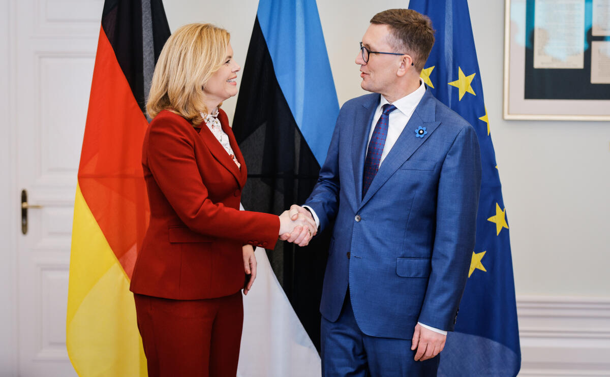 Klöckner, Julia Bundestagspräsidentin Julia Klöckner (l), CDU/CSU, MdB, reist nach Estland und Litauen. Hier in Estland mit dem Ministerpräsidenten der Republik Estland Kristen Michal (r).