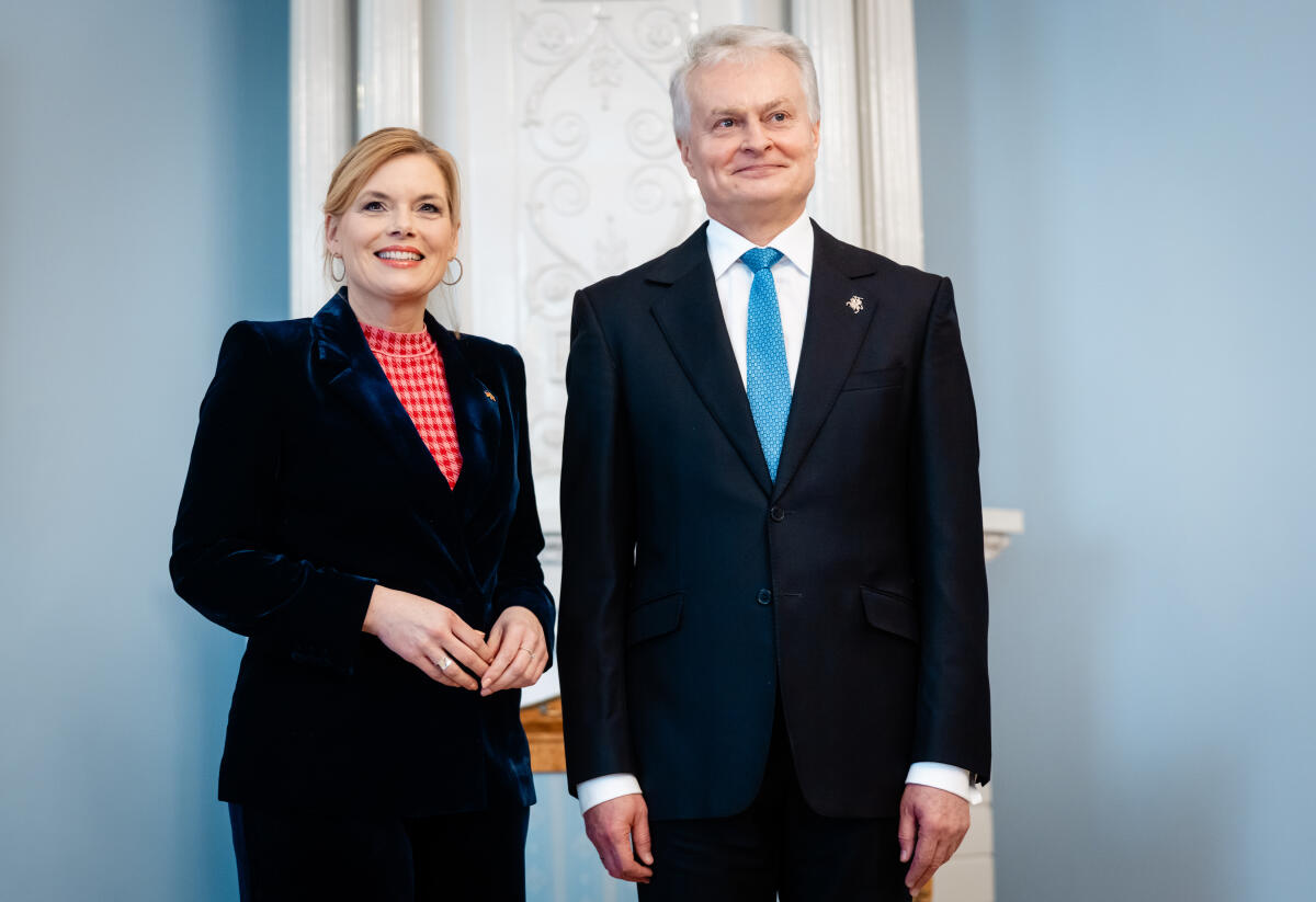 Klöckner, Julia Bundestagspräsidentin Julia Klöckner (l), CDU/CSU, MdB, reist nach Estland und Litauen. Hier in Litauen mit dem Präsidenten der Republik Litauen Gitanas Nauseda (r).