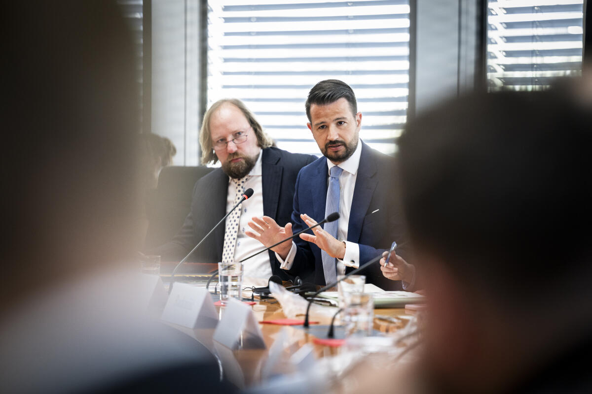 Hofreiter, Anton; Milatović, Jakov Der Präsident von Montenegro, S.E.  Jakov Milatović im Ausschuss für die Angelegenheiten der Europäischen Union. Neben ihm der Ausschussvorsitzende Dr. Anton Hofreiter, MdB, Die Grünen.; 