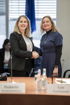 Hubertz, Verena; Lay, Caren Paul-Löbe-Haus; Ausschusssaal