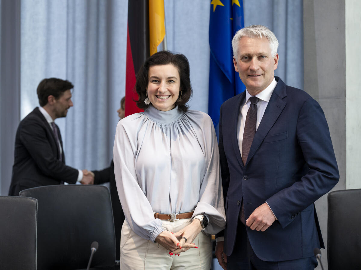 Bär, Dorothee; Durz, Hansjörg Bundesministerin Dorothee Bär (li.) als Gast im Ausschuss für Digitales und Staatsmodernisierung zum Thema Staatsmodernisierung sowie zu den digitalpolitischen Vorhaben des Bundesministeriums für Forschung, Technologie und Raumfahrt, neben dem Ausschussvorsitzenden Hansjörg Durz.