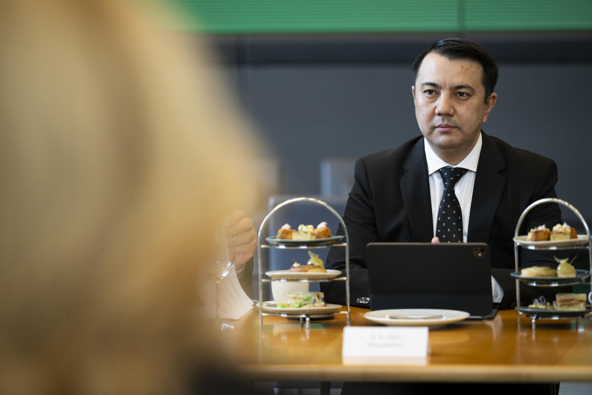  Bundestagspräsidentin Julia Klöckner, CDU/CSU, MdB, empfängt den Präsidenten des Parlaments der Kirgisischen Republik, Marlen Mamataliev (im Bild), zu einem Gespräch.