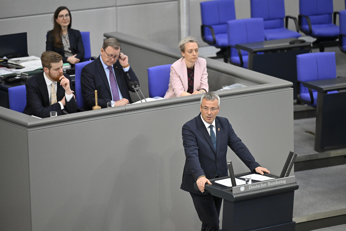 Saathoff, Johann Johann Saathoff, MdB, SPD, hält eine Rede im Deutschen Bundestag