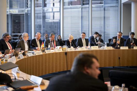 Al-Wazir, Tarek Paul-Löbe-Haus, Sitzungssaal