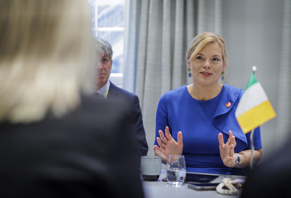Klöckner, Julia Bundestagspräsidentin Julia Klöckner (im Bild), CDU/CSU, MdB, nimmt an der Konferenz der Parlamentspräsidentinnen und -präsidenten der Parlamente der EU-Mitgliedsstaaten (EU-PPK) in Kopenhagen / Dänemark teil. Hier im Bilateralen Gespräch mit Verona Murphy, Parlamentspräsidentin des irischen Unterhauses
