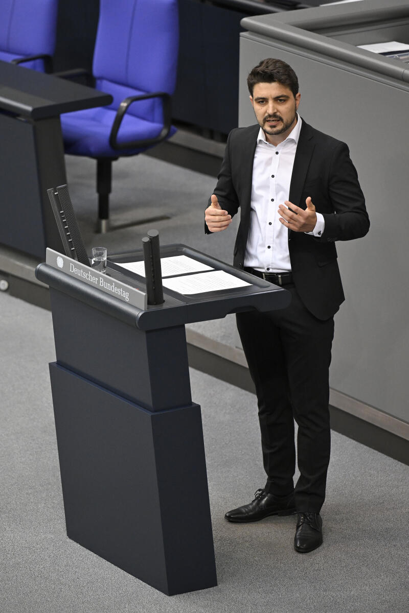 Dieren, Jan 78. Sitzung des 21. Deutschen Bundestag, Jan Dieren, SPD, MdB, hält eine Rede zum TOP 24, Antrag Die Linke „Zwingende Mitbestimmungsrechte des Betriebsrats zur Aktuellen Stunde ZP Kommunales Vetorecht gegen migrationsbedingte Zwangszuweisungen"
