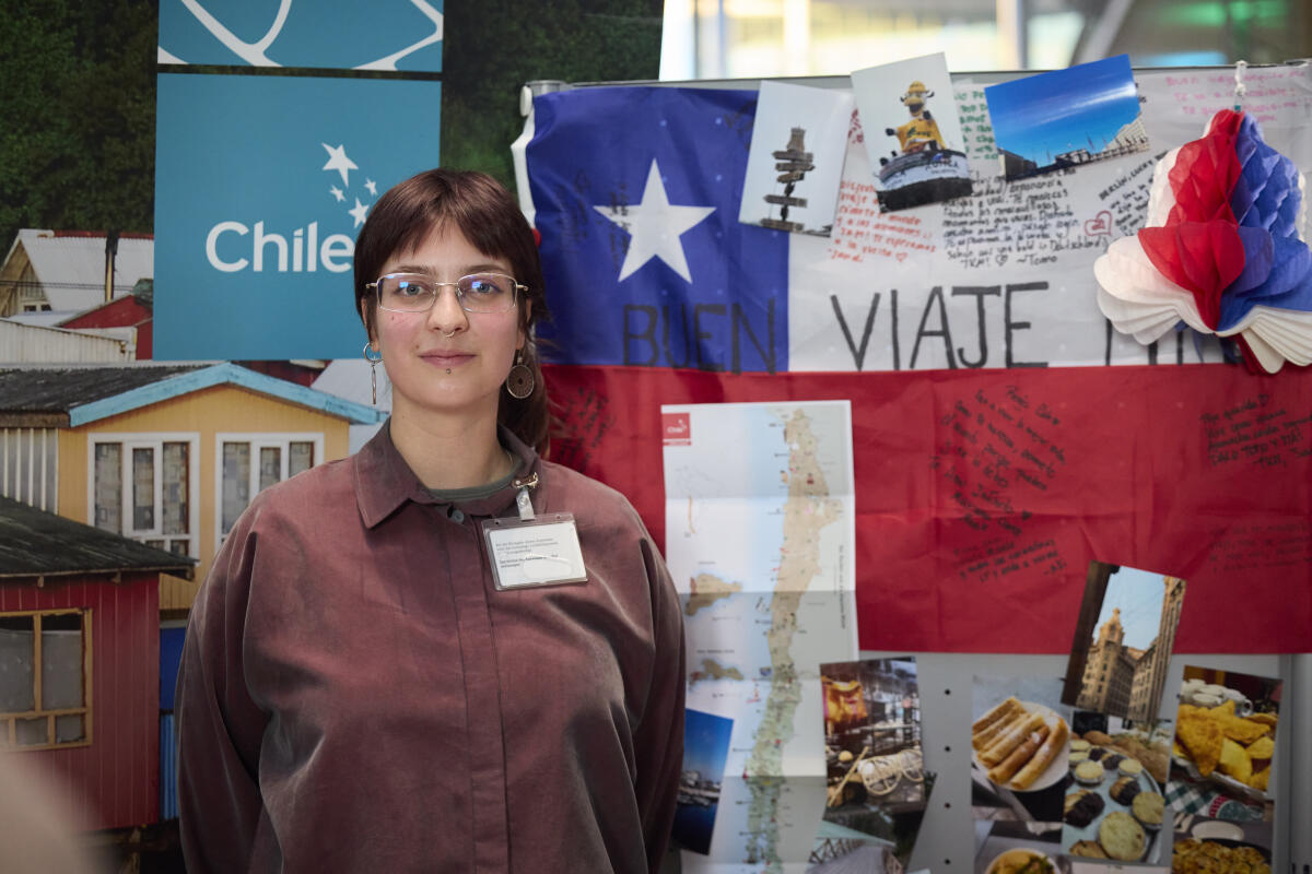  Empfang des Internationalen Parlaments-Stipendiums (IPS) in der Halle des Paul-Löbe-Hauses - Impressionen der Ländertische und des Empfangs.