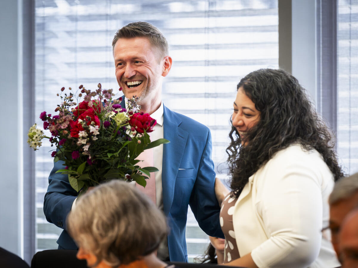  Ausschussvorsitzender Dr. Wolfgang Stefinger(r), CDU/CSU, MdB, empfängt im Ausschuss für wirtschaftliche Zusammenarbeit und Entwicklung Annegret Kramp-Karrenbauer (m), Vorsitzende Konrad-Adenauer-Stiftung (KAS), und Dr. Josef Widmann (r), Generalsekretär Hanns-Seidel-Stiftung (HSS) und weitere Vertreter der deutschen politischen Stiftungen zu einem Gespräch über die Arbeit in den Partnerländern der deutschen Entwicklungszusammenarbeit (EZ) angesichts der aktuellen Herausforderungen