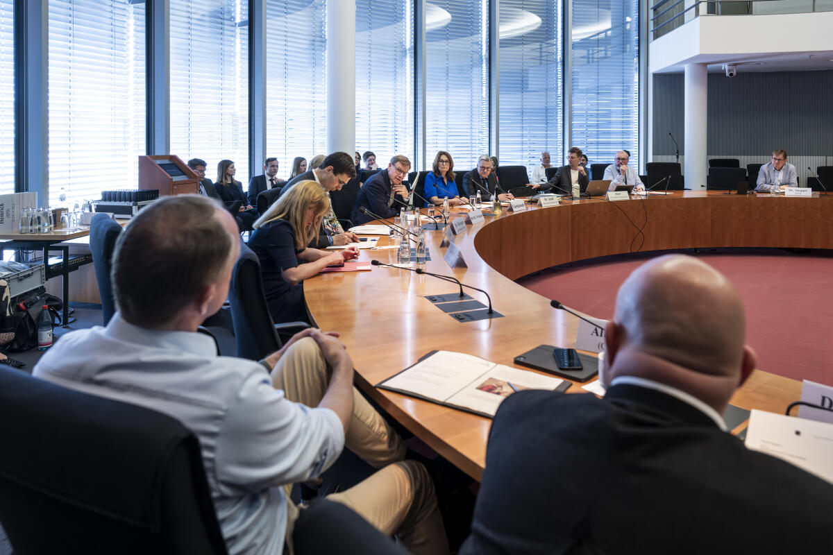 Wadephul, Johann Gespräch des Ausschusses für Menschenrechte und humanitäre Hilfe mit Bundesaußenminister Dr. Johann Wadephul.