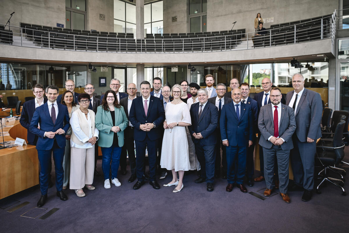 Karliczek, Anja Gemeinsame Sitzung des Verkehrsausschusses (Vorsitzender Tarek Al-Wazir Bündnis 90/Die Grünen, MdB) und des Tourismusausschusses (Vorsitzende Anja Karliczek, CDU/CSU, MdB) im Gespräch mit Apostolos Tzitzikostas, EU-Kommissar für Nachhaltigen Verkehr und Tourismus
