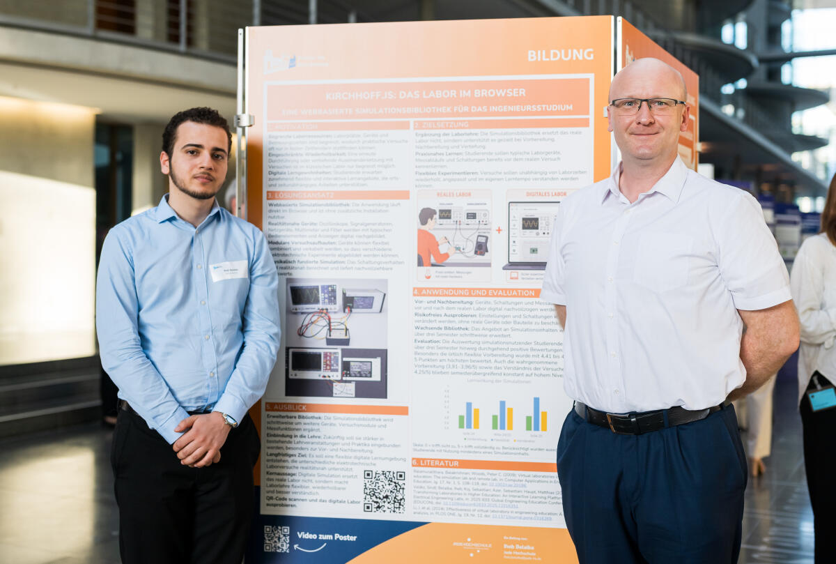 „Belaiba; Iheb“ Eröffnung der Ausstellung "Poster im Bundestag: Wissenschaftsfreiheit - die Freiheit zu forschen" in der Halle des Paul-Löbe-Hauses: Iheb Belaiba (l), beteiligter Studierender der Jade Hochschule, vor seinem Poster in der Ausstellung. 