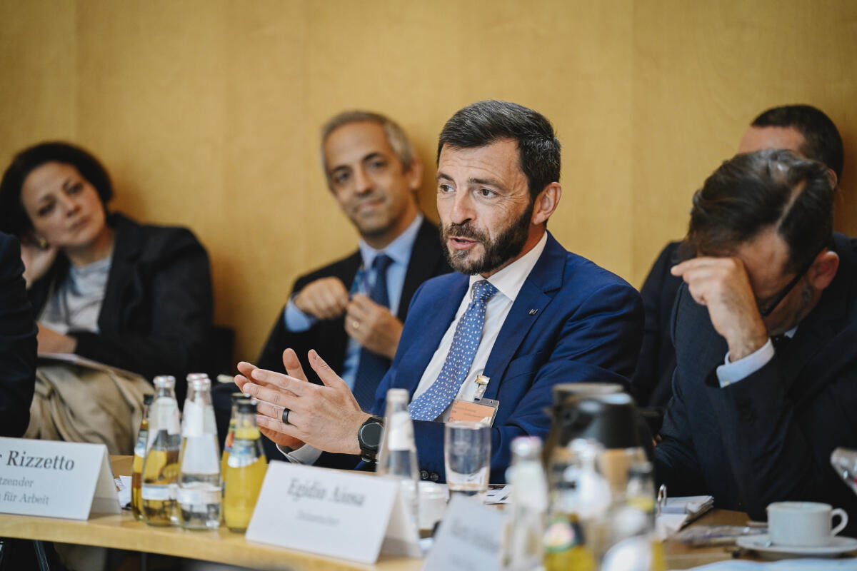 Rützel, Bernd Der amtierende Vorsitzende des Auschusses für Arbeit und Soziales, Bernd Rützel, SPD, MdB und weitere Abgeordnte empfangen eine Delegation aus Italien zum Gespräch