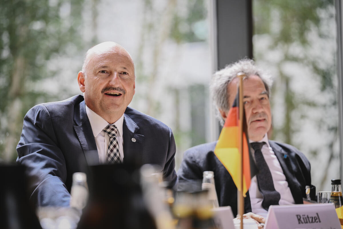 Rützel, Bernd Der amtierende Vorsitzende des Auschusses für Arbeit und Soziales, Bernd Rützel, SPD, MdB und weitere Abgeordnte empfangen eine Delegation aus Italien zum Gespräch
