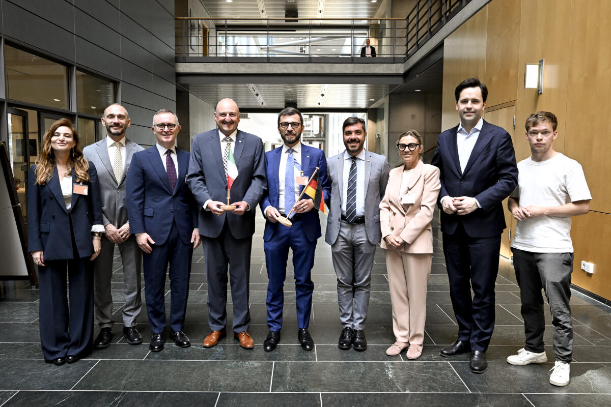 Rützel, Bernd Der amtierende Vorsitzende des Auschusses für Arbeit und Soziales, Bernd Rützel, SPD, MdB und weitere Abgeordnte empfangen eine Delegation aus Italien zum Gespräch