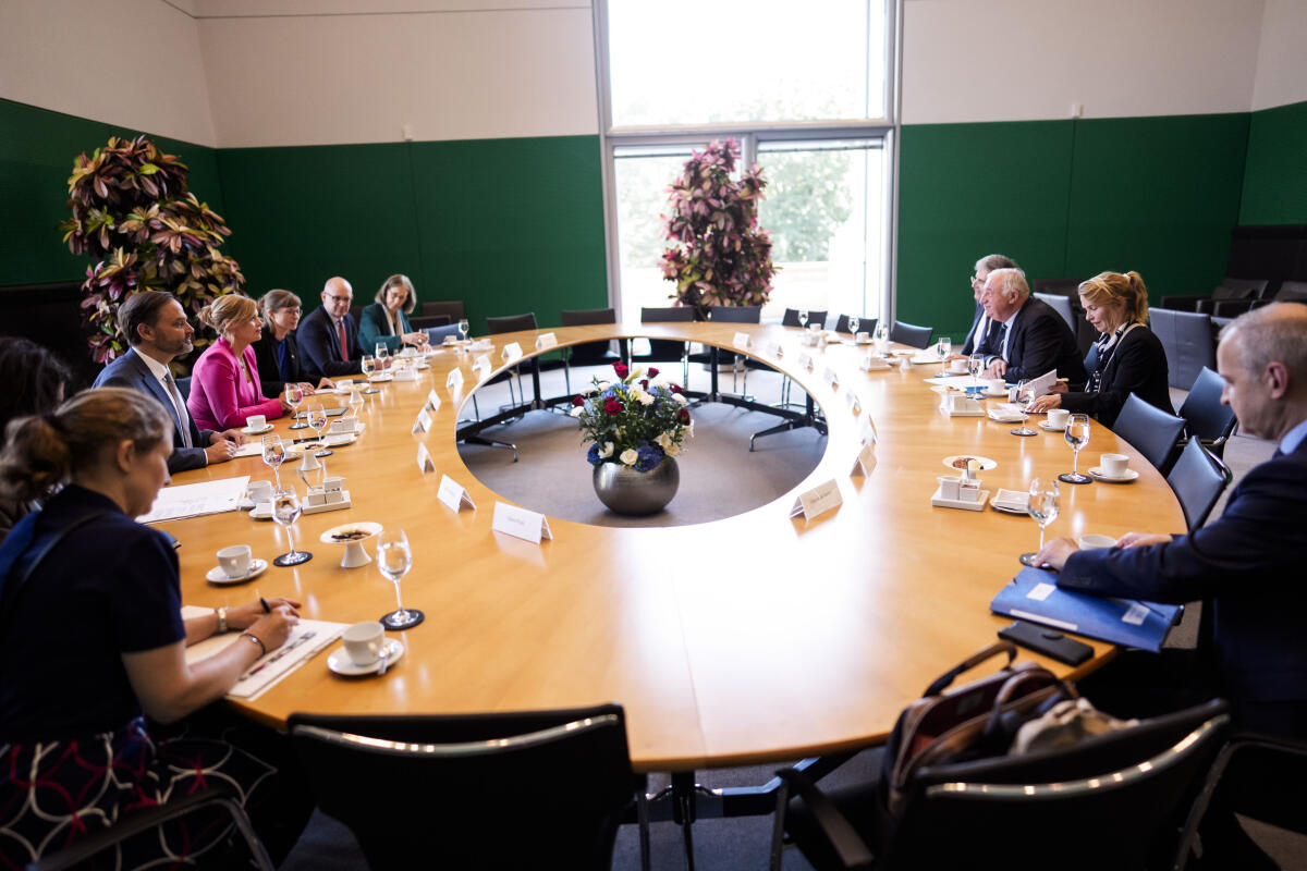 Klöckner, Julia Bundestagspräsidentin Julia Klöckner, CDU/CSU, MdB, empfängt den Präsidenten des Senats der Französischen Republik, Gérard Larcher, zu einem Gespräch. Blick in den Saal.