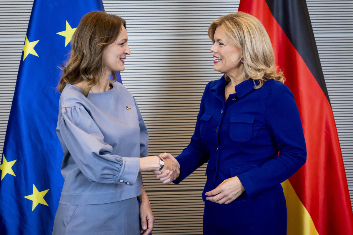 Klöckner, Julia Bundestagspräsidentin Julia Klöckner (r), CDU/CSU, MdB, empfängt die Präsidentin des ungarischen Parlaments, Ágnes Forsthoffer (l), zum Gespräch.