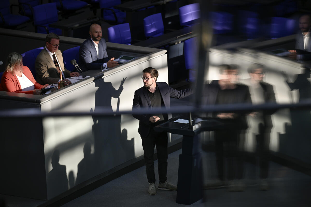 Wagner, Johannes 93. Sitzung des Bundestages, Johannes Wagner, Bündnis 90/Die Grünen, Bundestagsabgeordneter, MdB, hält eine Rede im Plenum zu TOP  Epl. 15 Gesundheit
