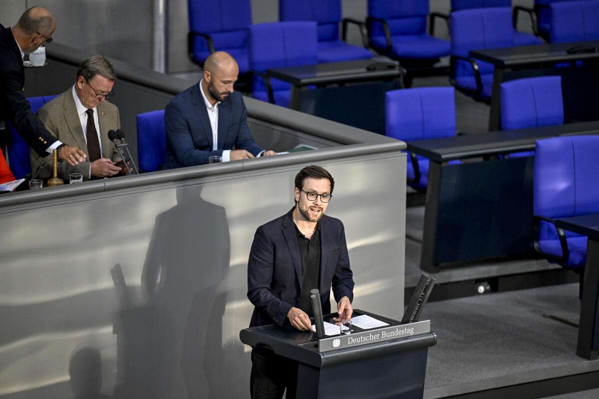 Wagner, Johannes 93. Sitzung des Bundestages, Johannes Wagner, Bündnis 90/Die Grünen, Bundestagsabgeordneter, MdB, hält eine Rede im Plenum zu TOP  Epl. 15 Gesundheit