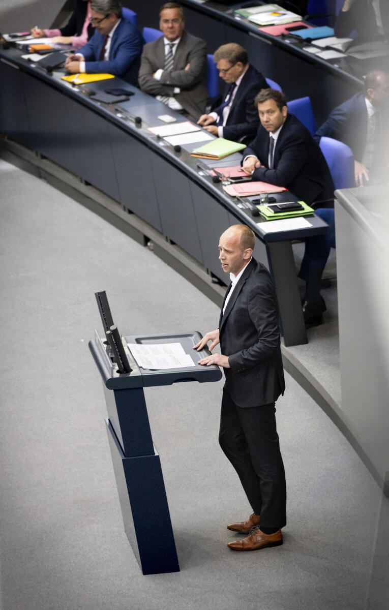 Rohde, Dennis 94. Sitzung des Bundestages,  Top 3 Bundestagsabgeordneter Dennis Rohde, SPD,  MdB, hält eine Rede im Plenum in der Schlussrunde zum Haushaltsgesetz 2027