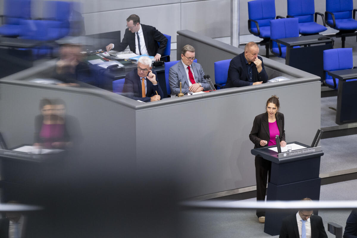 Stadler, Svenja 94. Sitzung des Bundestages, Top 3 Bundestagsabgeordnete Svenja Stadler, SPD, MdB, hält eine Rede im Plenum in der Schlussrunde zum Haushaltsgesetz 2027