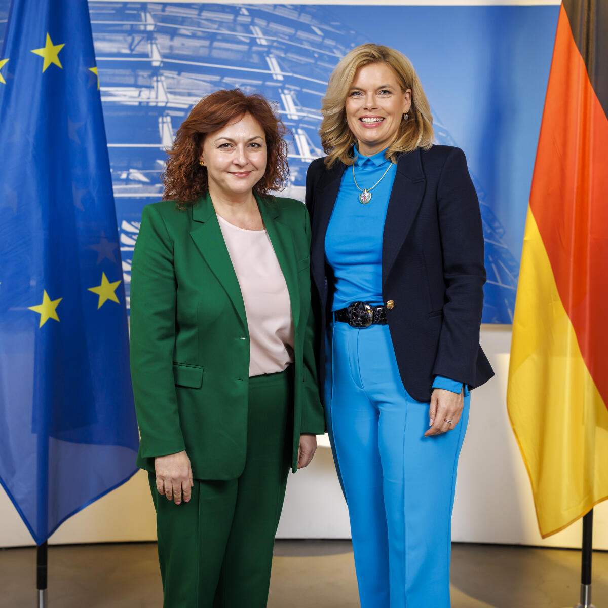 Klöckner, Julia Bundestagspräsidentin Julia Klöckner (r), CDU/CSU, MdB, empfängt die neu akkreditierte Mitglieder des Diplomatischen Korps, in der Parlamentshistorischen Ausstellung im Deutschen Dom. Hier mit Charis Manajary Christodoulidou (l), Botschafterin der Republik Zypern.