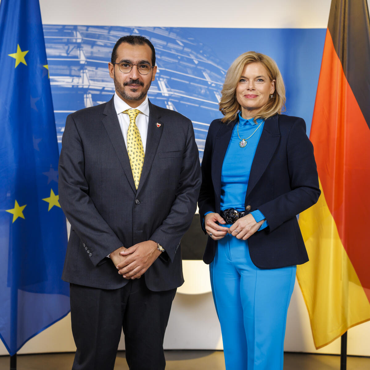 Klöckner, Julia Bundestagspräsidentin Julia Klöckner (r), CDU/CSU, MdB, empfängt die neu akkreditierte Mitglieder des Diplomatischen Korps, in der Parlamentshistorischen Ausstellung im Deutschen Dom. Hier mit Ahmed Ebrahim Abdulrahman Ahmed Al Qarainees (l), Botschafter des Königreichs Bahrein.