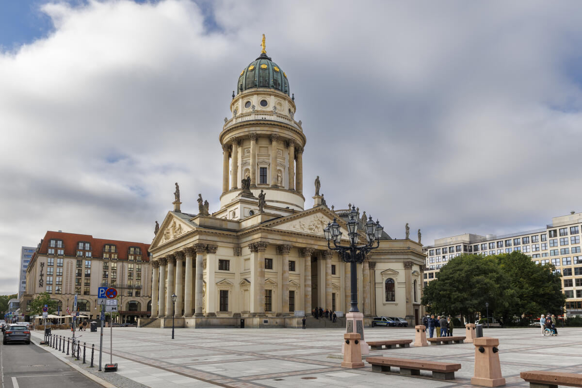  Außenansicht des Deutschen Doms im Rahmen des Empfangs der neu akkreditierten Mitglieder des Diplomatischen Korps, in der Parlamentshistorischen Ausstellung im Deutschen Dom von Bundestagspräsidentin Julia Klöckner, CDU/CSU, MdB.
