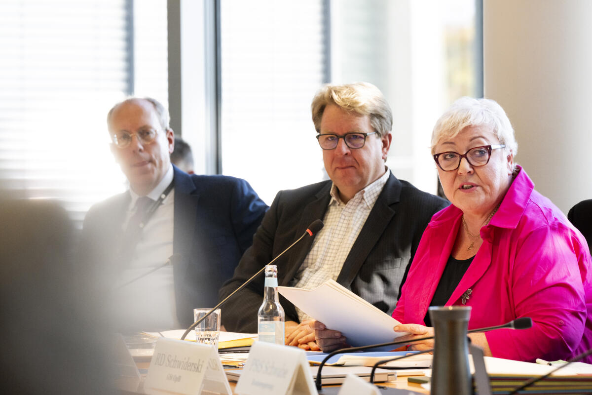 Zupke, Evelyn Evelyn Zupke, SED-Opferbeauftragte, stellt im Rechtsausschuss ihren Jahresbericht vor
