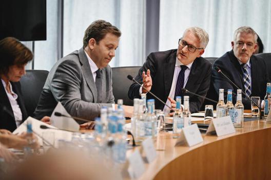 Klingbeil, Lars Marie-Elisabeth-Lüders-Haus, Anhörungssaal
