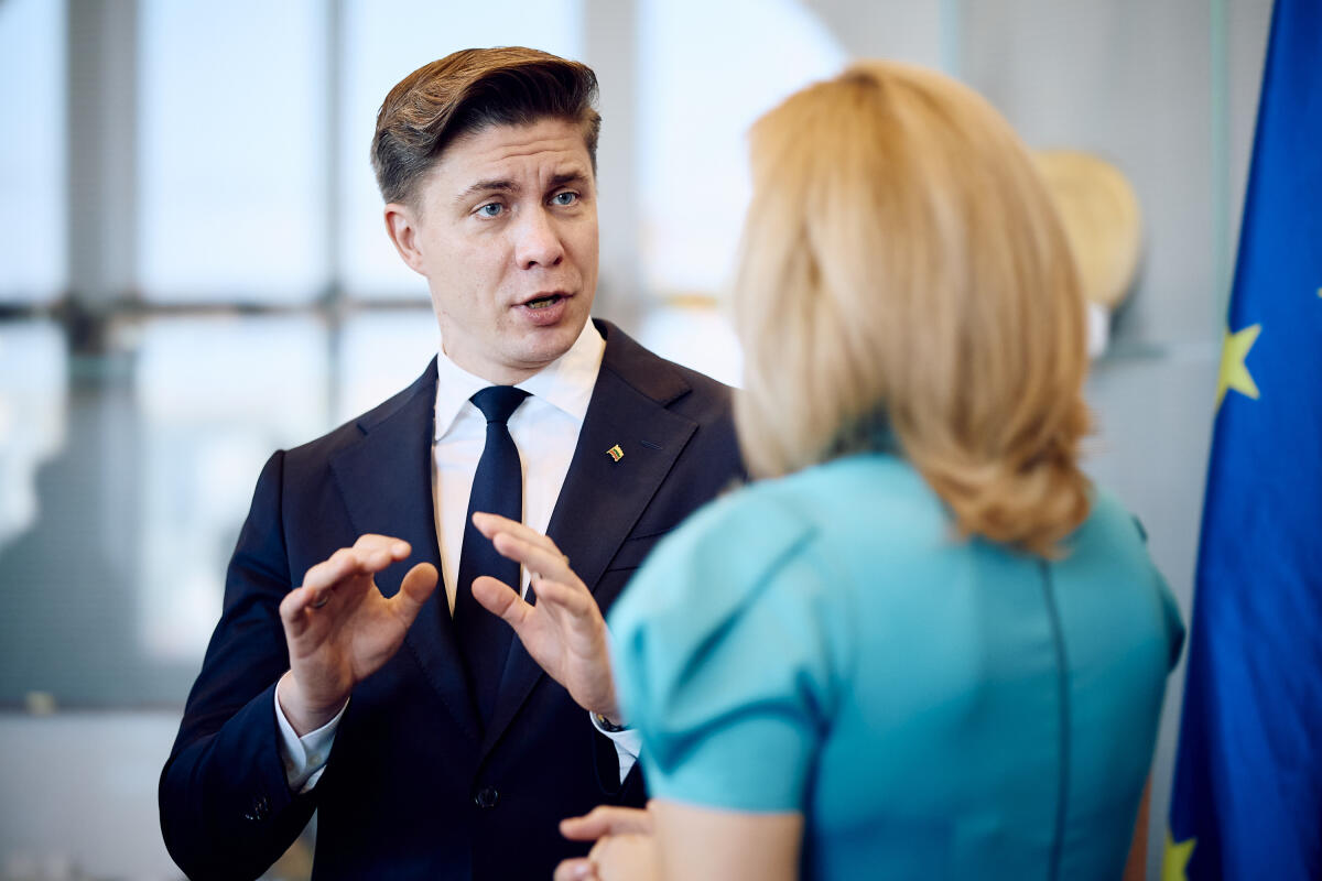  Bundestagspräsidentin Julia Klöckner (r), CDU/CSU, MdB, empfängt den Ministerpräsidenten der Republik Litauen, Mindaugas Sinkevičius (l), zu einem Gespräch.