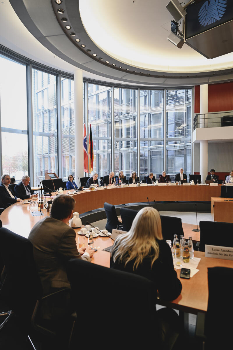 Laschet, Armin Vorsitzender des Auswärtigen Ausschusses Armin Laschet, CDU/CSU, MdB im Gespräch bei einem Treffen mit dem norwegischen Ausschuss für Auswärtiges und Verteidigung