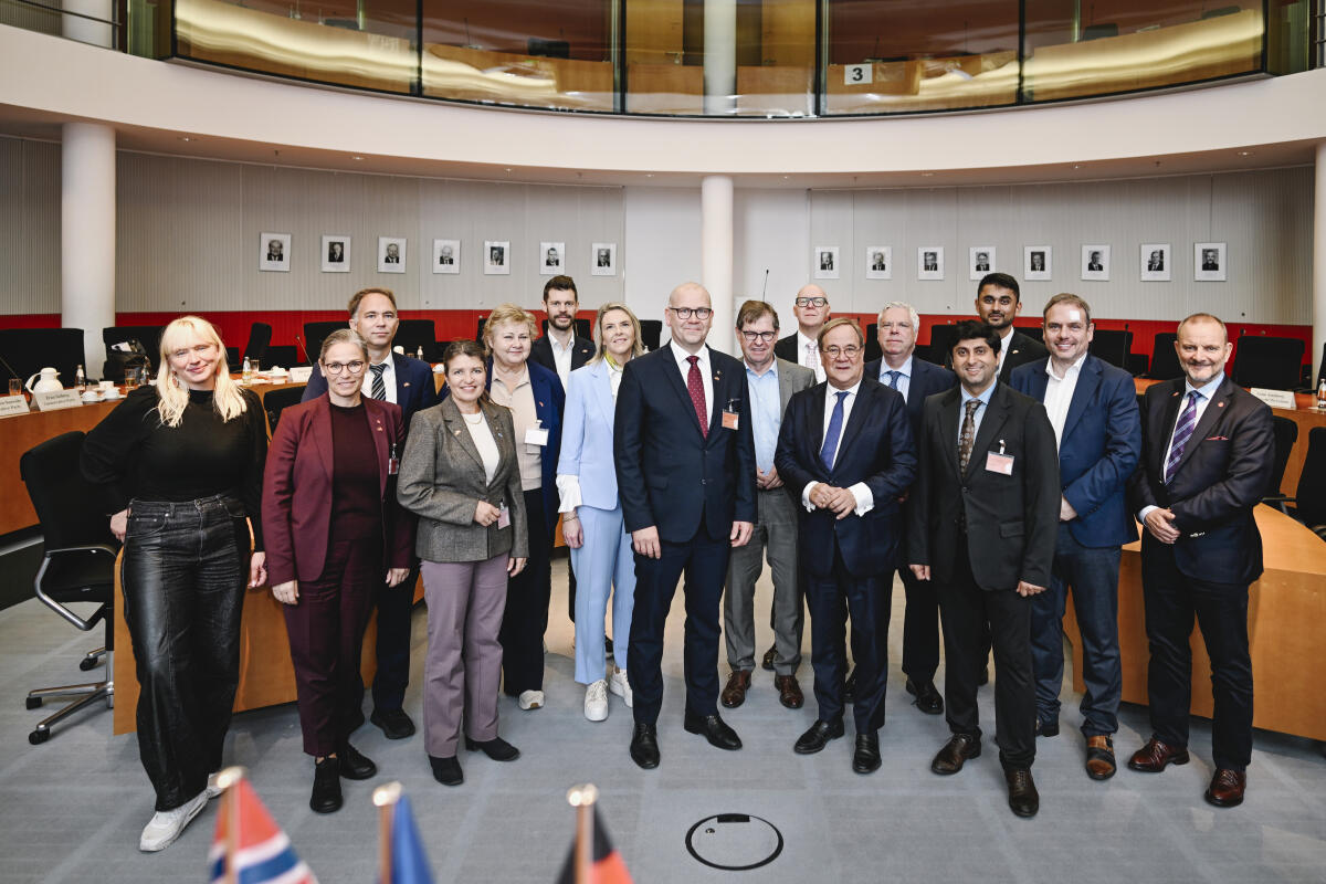 Laschet, Armin Treffen von Mitgliedern des Auswärtigen Ausschusses (Vorsitzender Armin Laschet, CDU/CSU, MdB; Markus Koob, CDU/CSU, MdB; Luise Amtsberg, Bündnis 90/Die Grünen, MdB;  Ralf Stegner, SPD, MdB; Jürgen Hardt, CDU/ CSU, MdB)